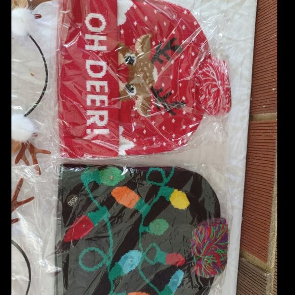 Christmas Holiday Flashing Beanies NEW - Picture 3 of 5